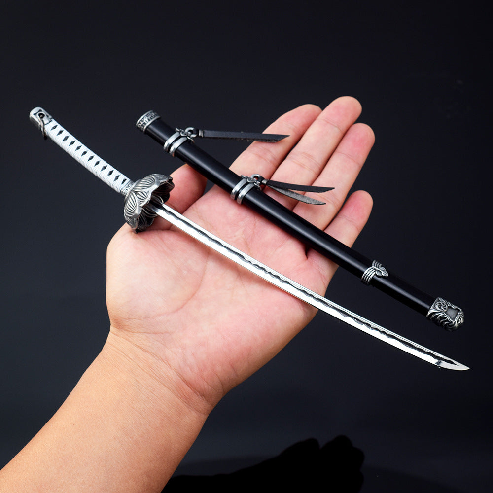 Nakorara　隻狼/セキロ 楔丸 直刃の刀 不死斬り 黒の不死斬り 片鎌十文字槍　26cm　 剣聖 葦名一心　武器　工芸品　ミニチュア　1/6スケール　ダイキャスト製　おもちゃ　武器レプリカ　卓上装備品　イベント　武器モデル　塗装済み可動フィギュア